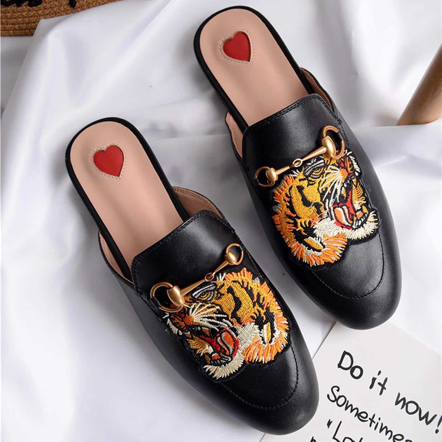 Women Heart Metal Buckle Embroidery Pattern Mules